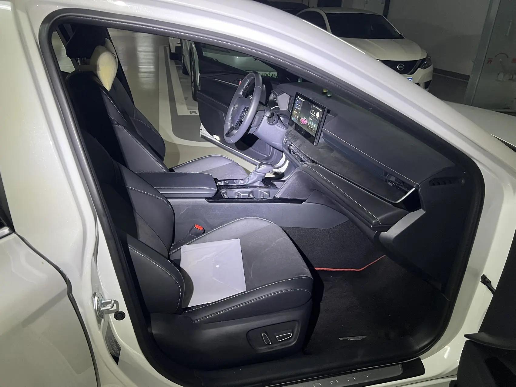 Toyota 2024 Camry Dual Engine 2.0HS Stepless Sports Edition Automatic Gear 9