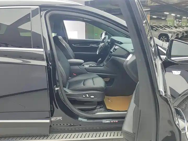 Cadillac XT5 2021 28T Luxury Model 8