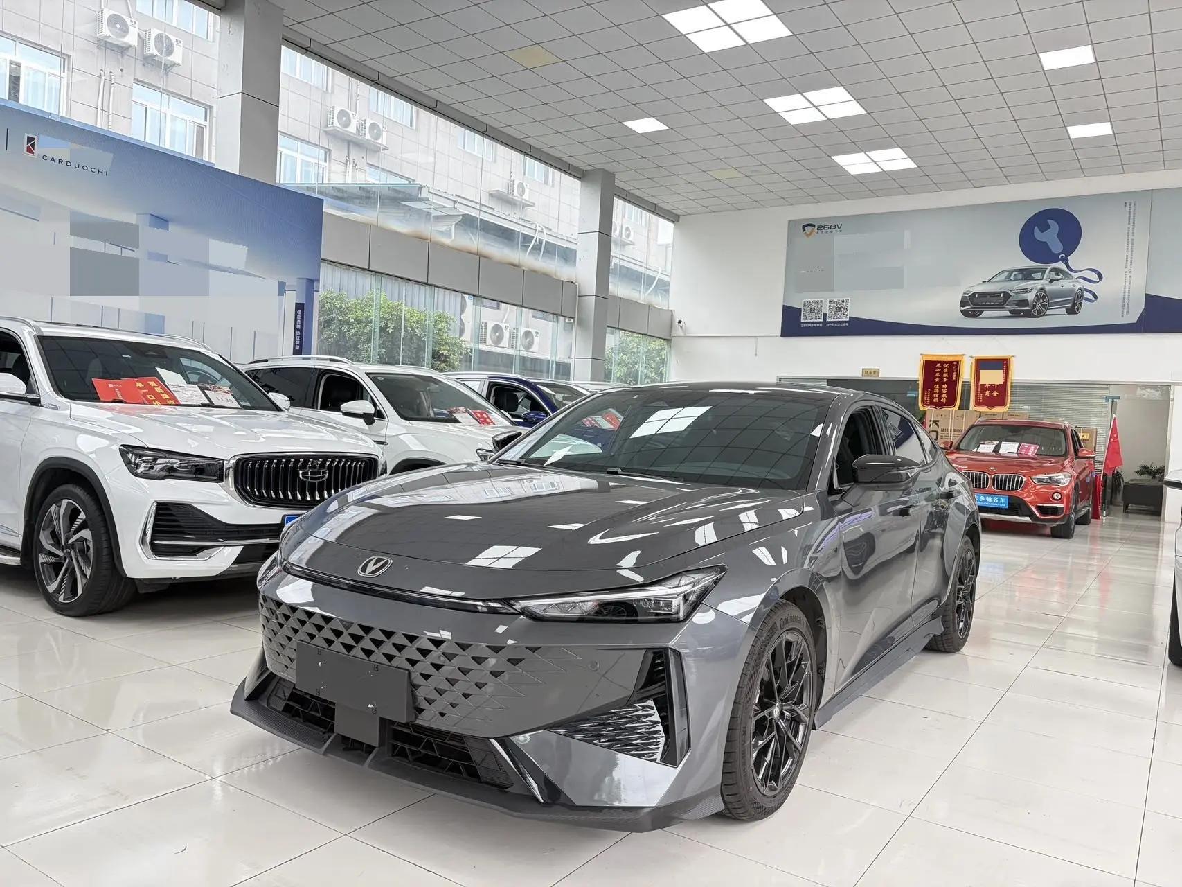 ChangAn 2024 UNI-V 1.5T Prestige Automatic 3