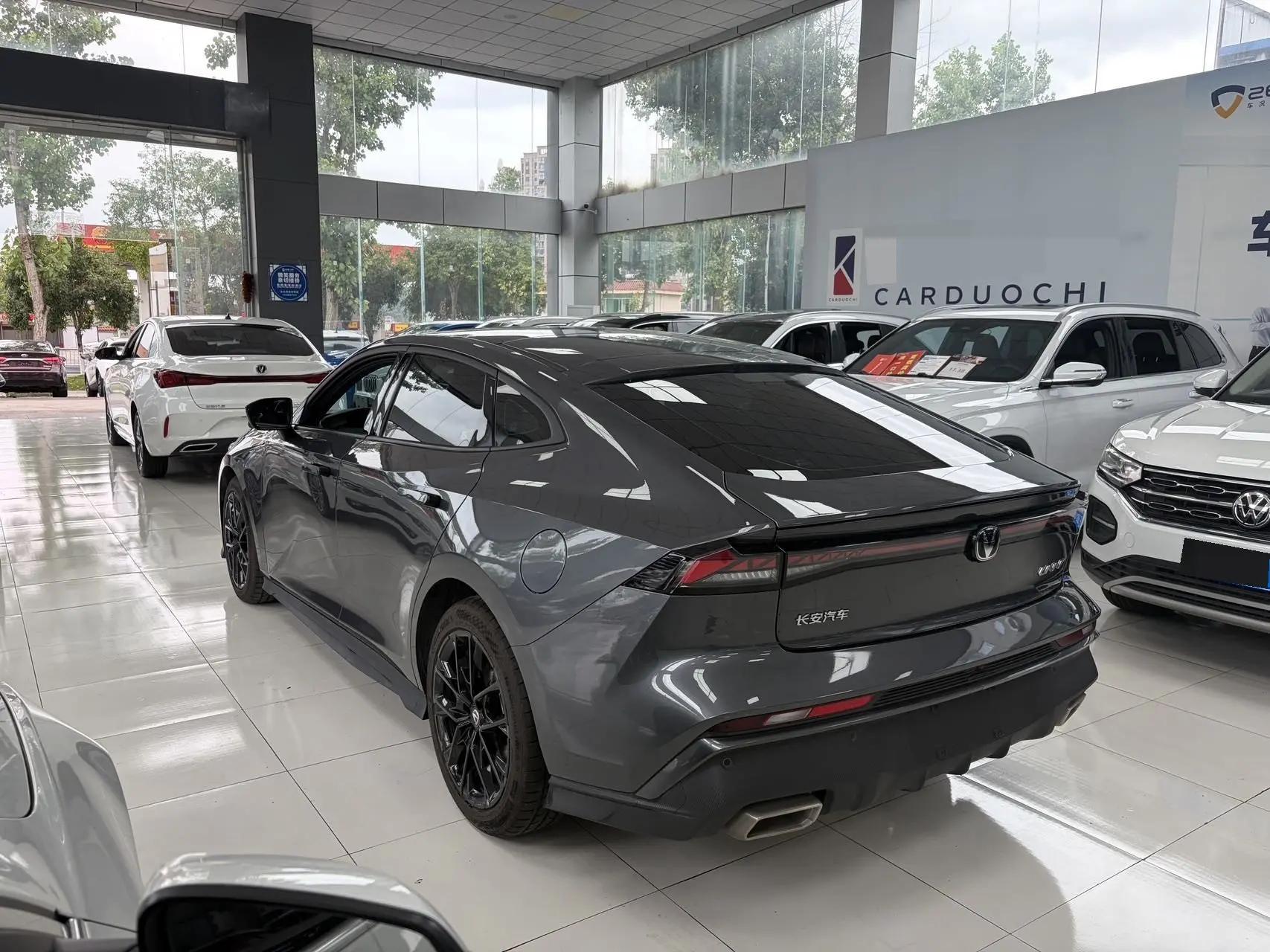 ChangAn 2024 UNI-V 1.5T Prestige Automatic 9