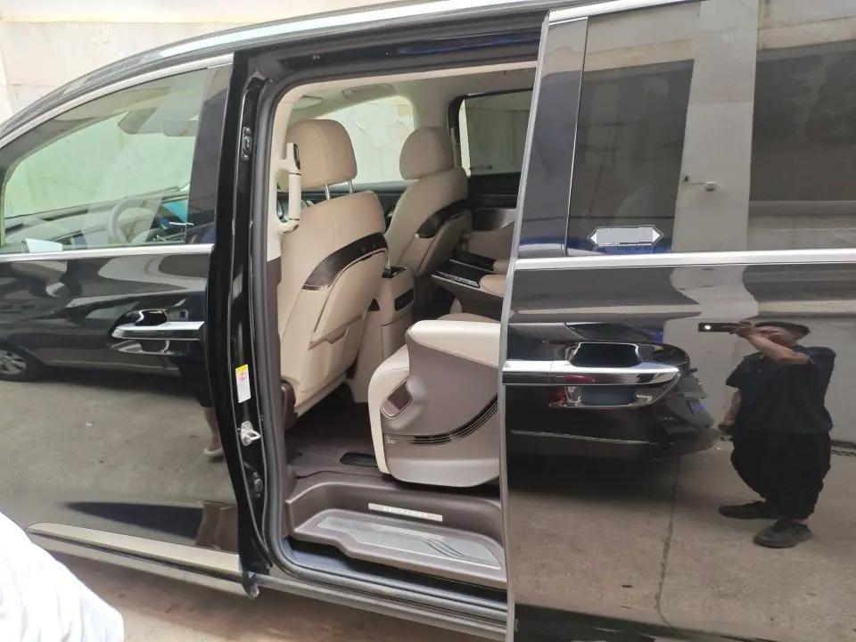 Denza 2025 Denza D9 DM-i 1.5T stepless four-wheel drive automatic gear 6