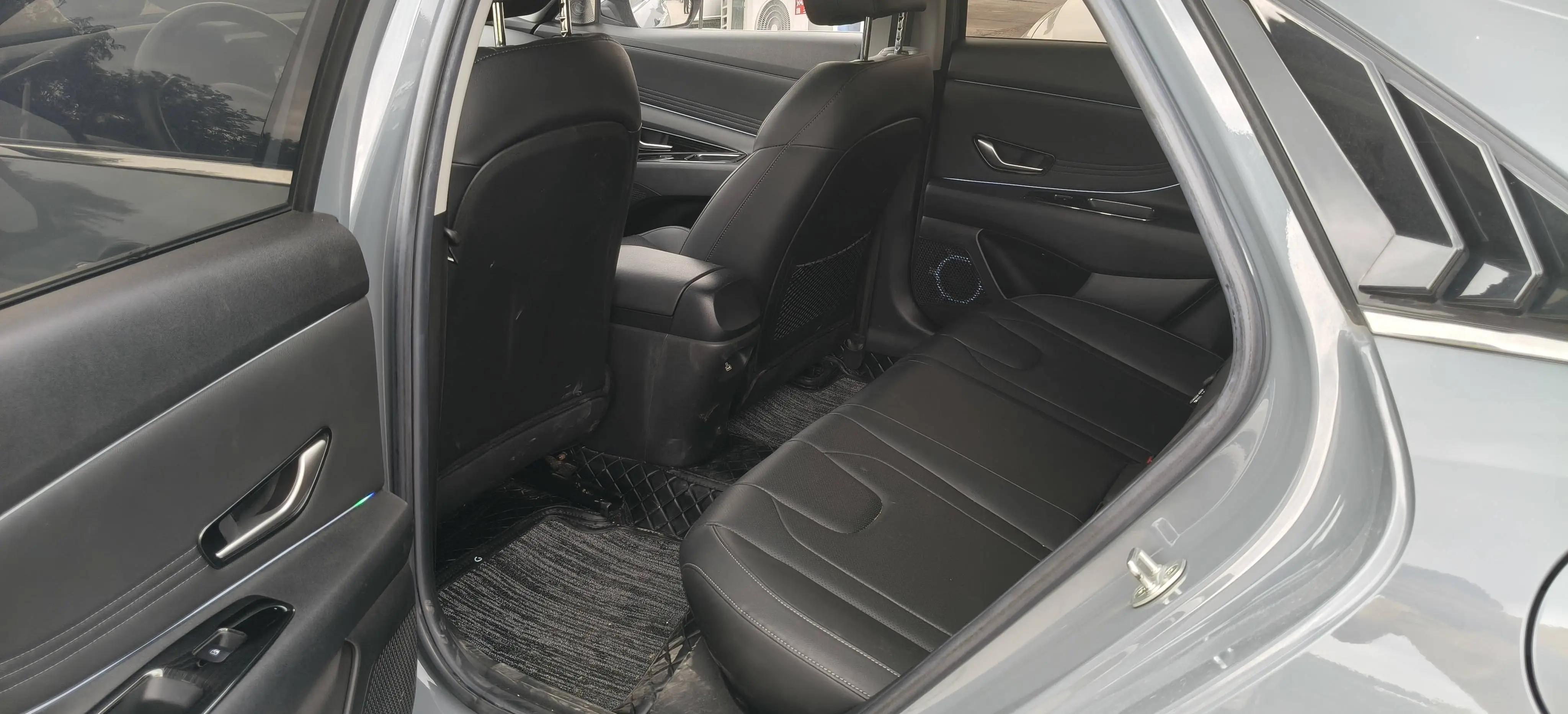 Elantra 2021 1.5L CVT Luxury Edition 4