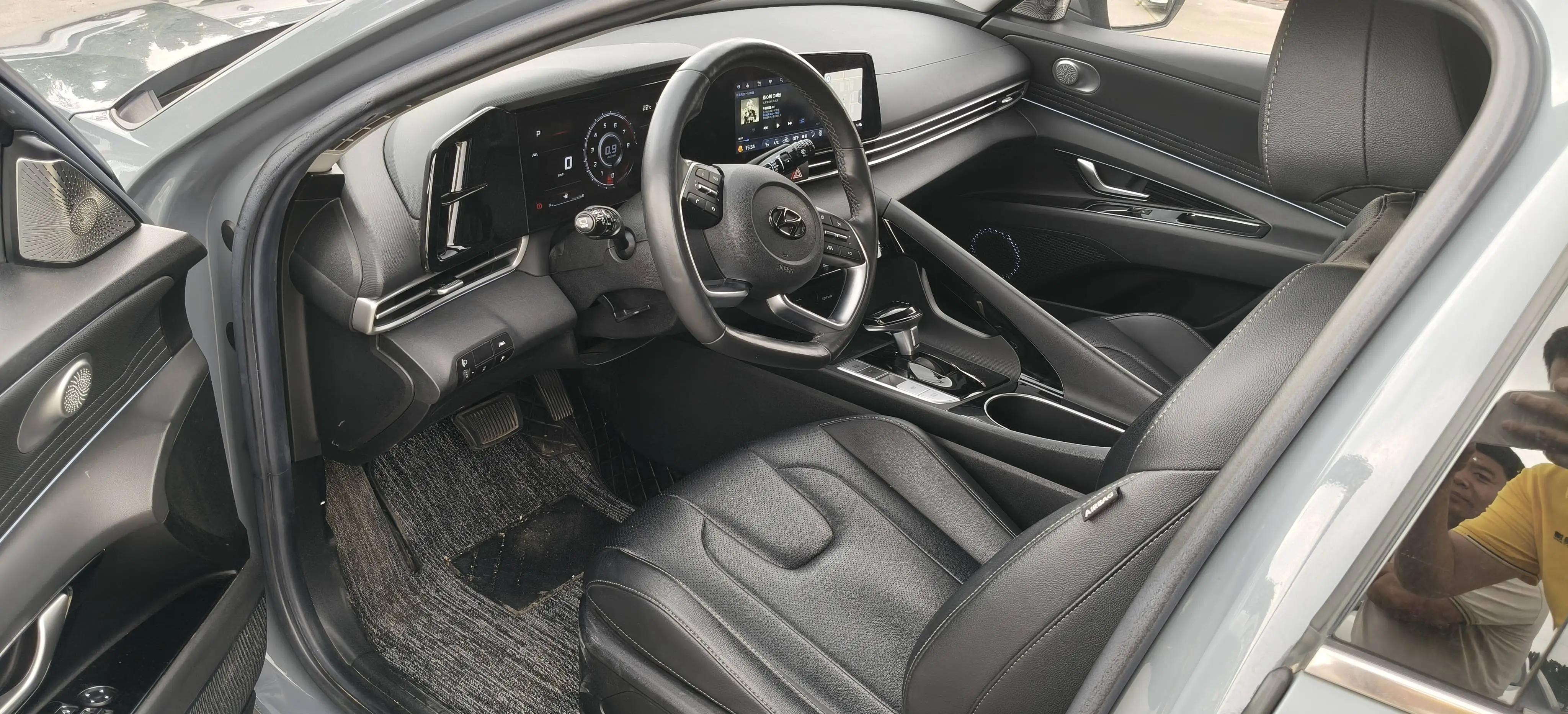 Elantra 2021 1.5L CVT Luxury Edition 5