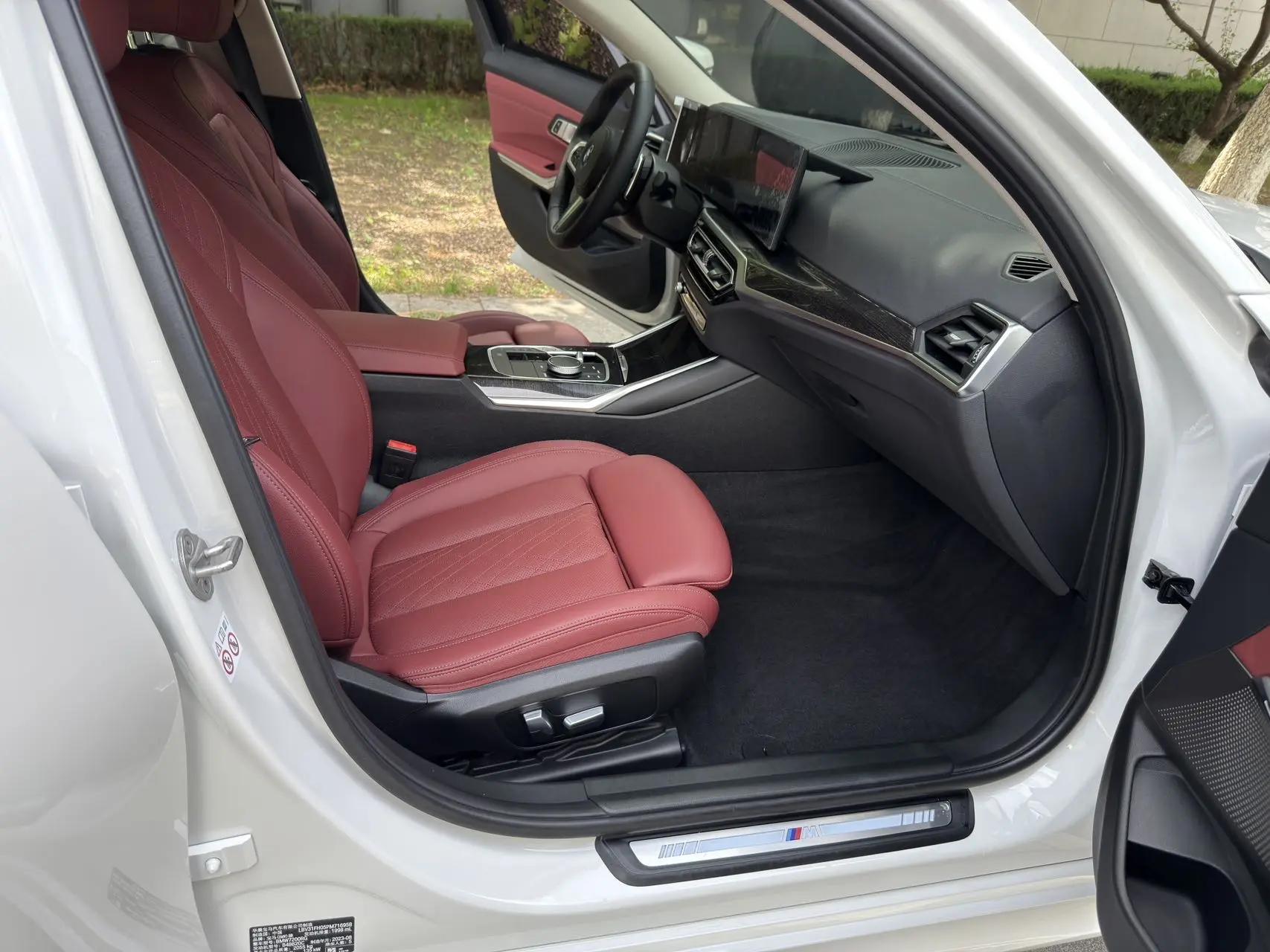 BMW 3 Series 2023 model 325Li M Sport Package 7