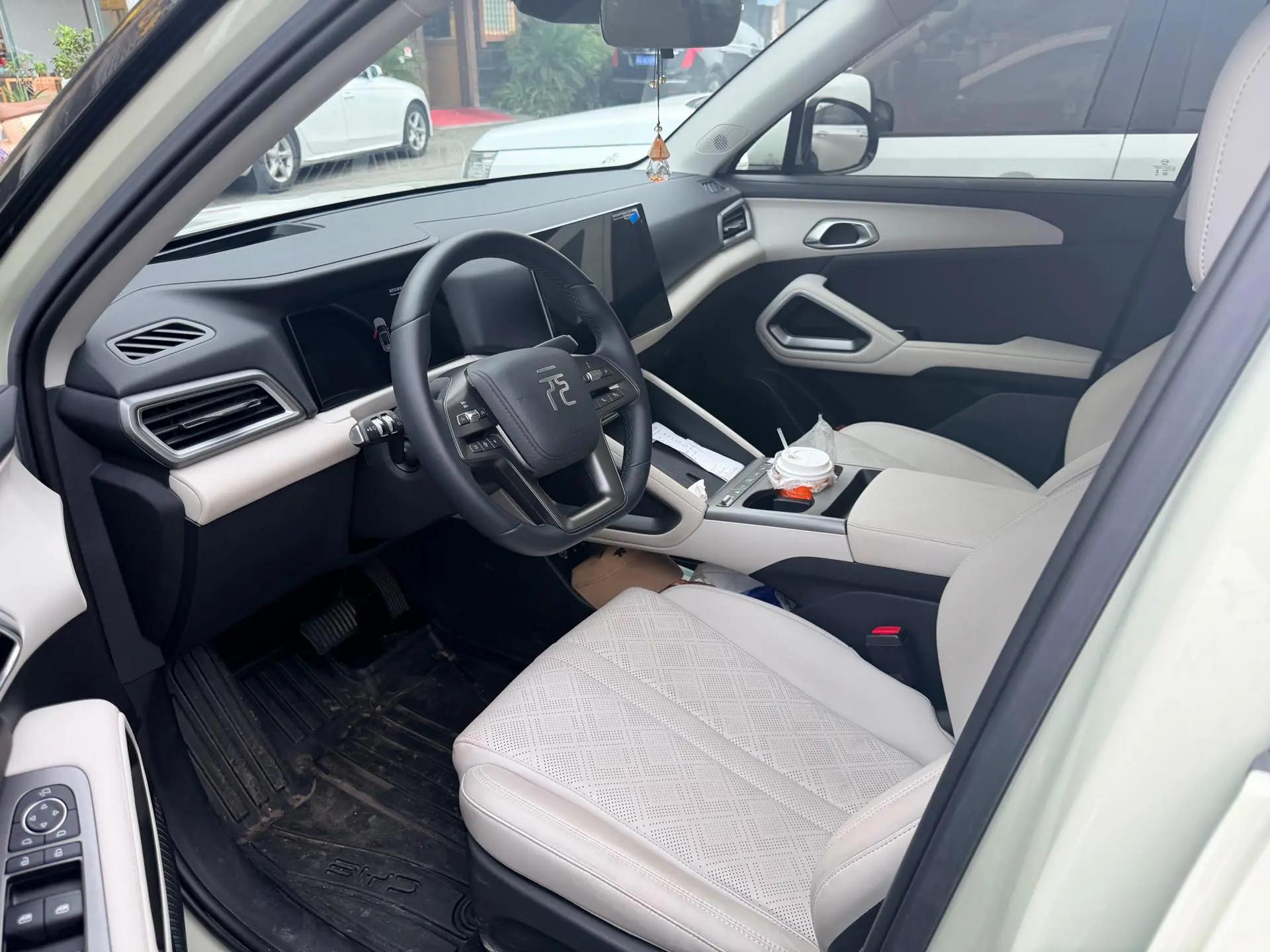 BYD 2025 Yuan UP Intelligent Driving Version 401KM Exceeding Type Automatic Transmission 2