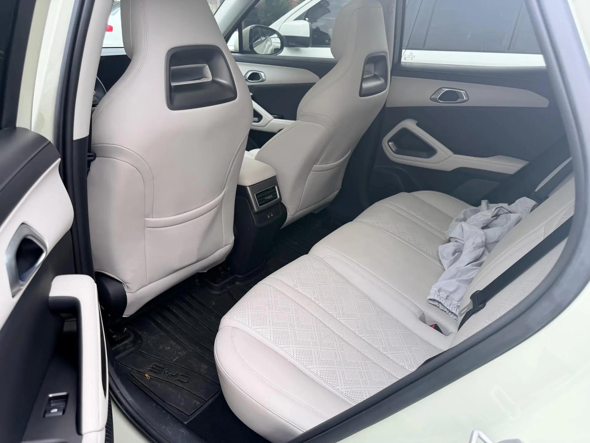 BYD 2025 Yuan UP Intelligent Driving Version 401KM Exceeding Type Automatic Transmission 3