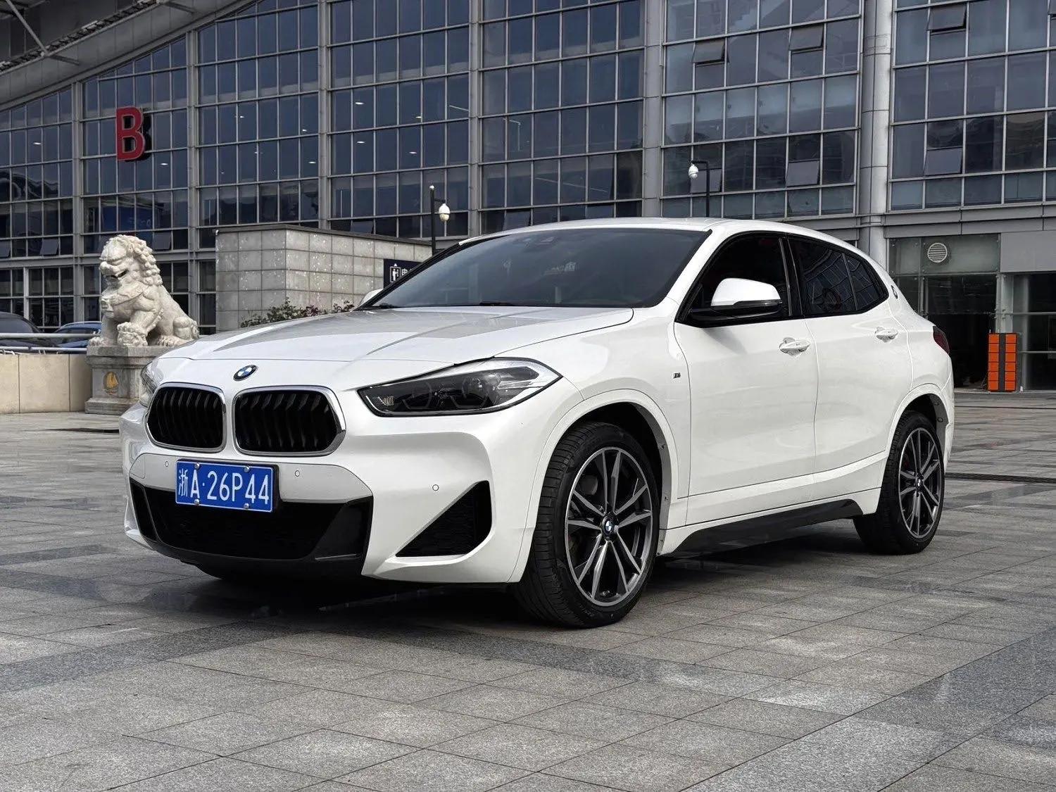 BMW X2 2021 sDrive25i leading M sports suit