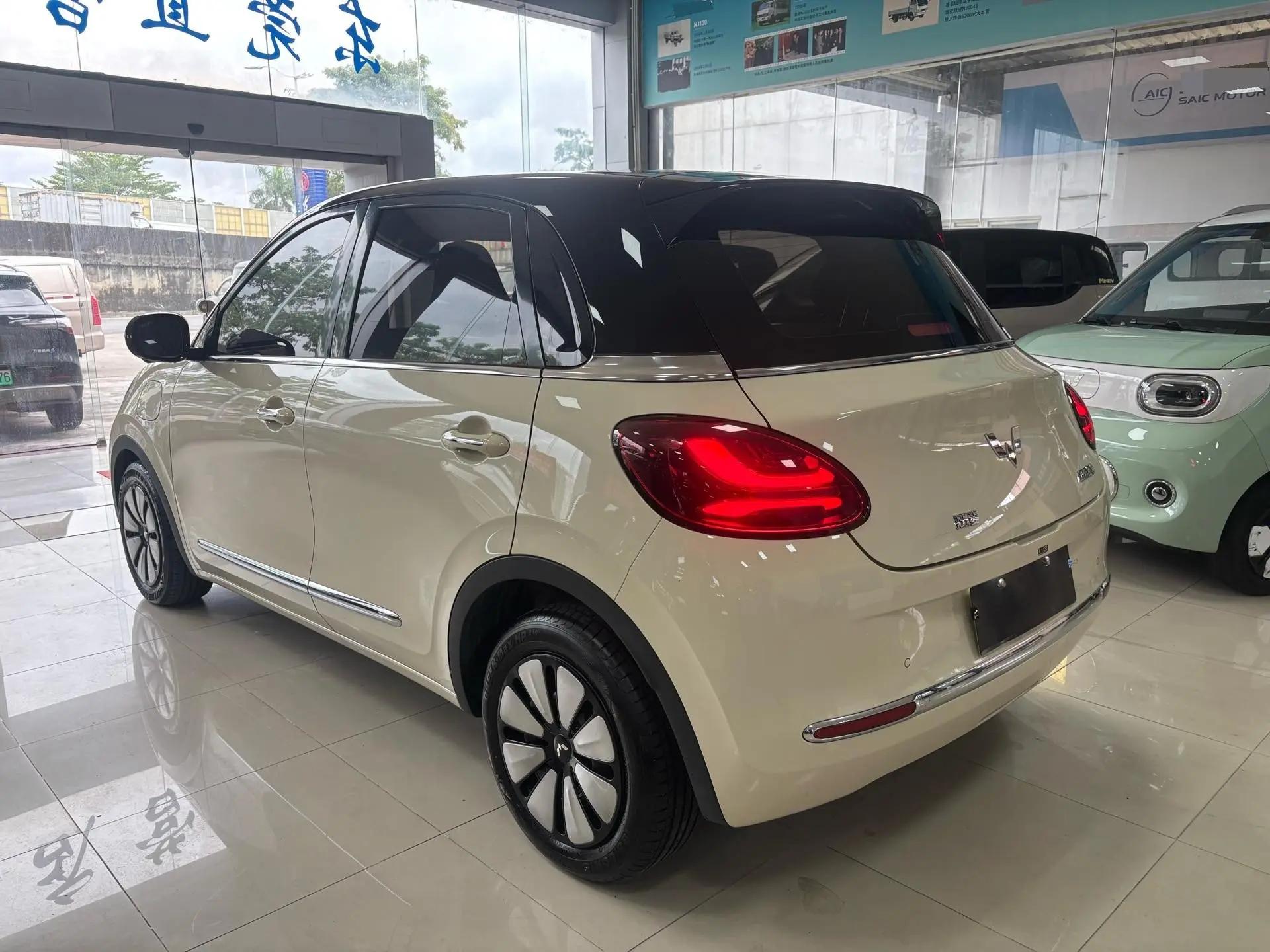 WuLing 2025 Plantronics 410km LingBox Exclusive Automatic Transmission 4