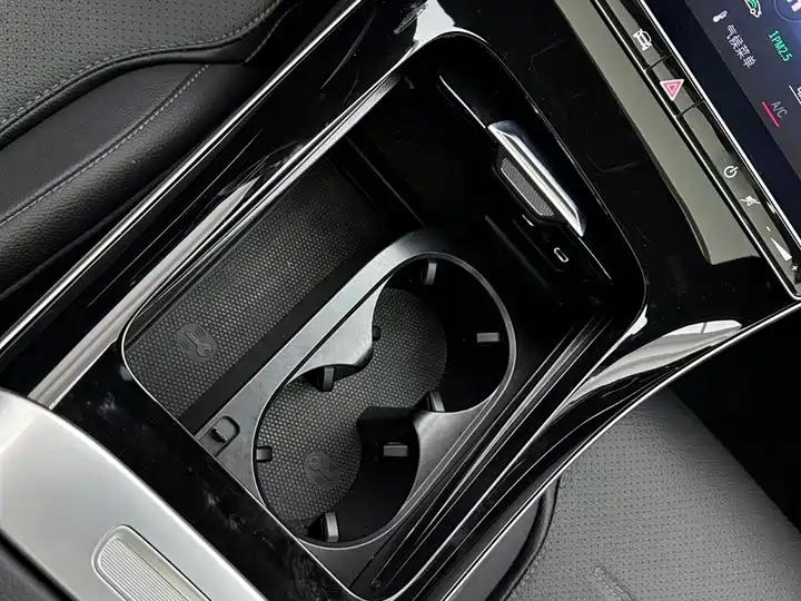 Mercedes Benz Class C 2024 C 260 L Sports Edition 14