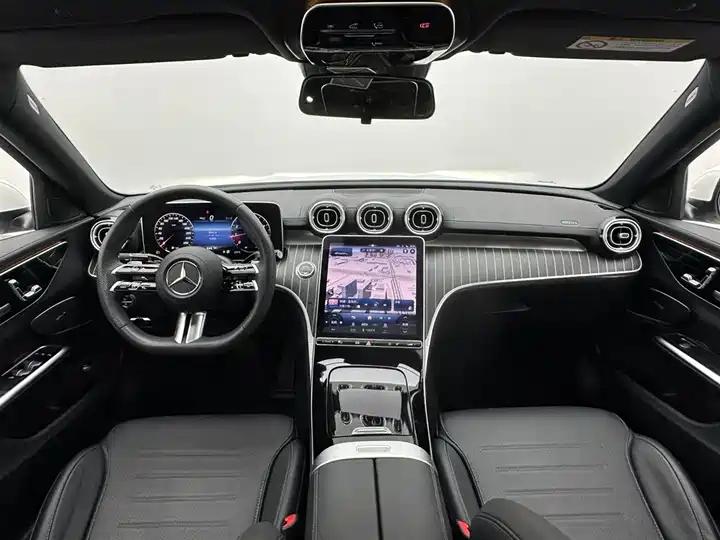 Mercedes Benz Class C 2024 C 260 L Sports Edition 18