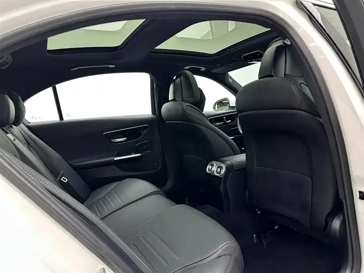 Mercedes Benz Class C 2024 C 260 L Sports Edition 22