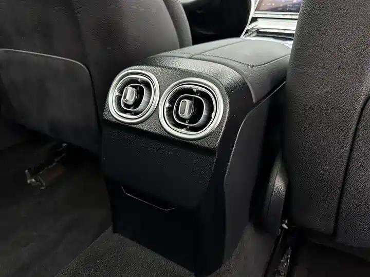 Mercedes Benz Class C 2024 C 260 L Sports Edition 25