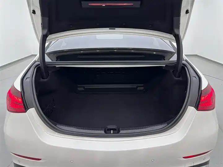 Mercedes Benz Class C 2024 C 260 L Sports Edition 28