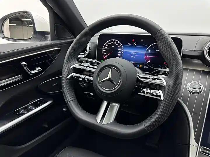 Mercedes Benz Class C 2024 C 260 L Sports Edition 9