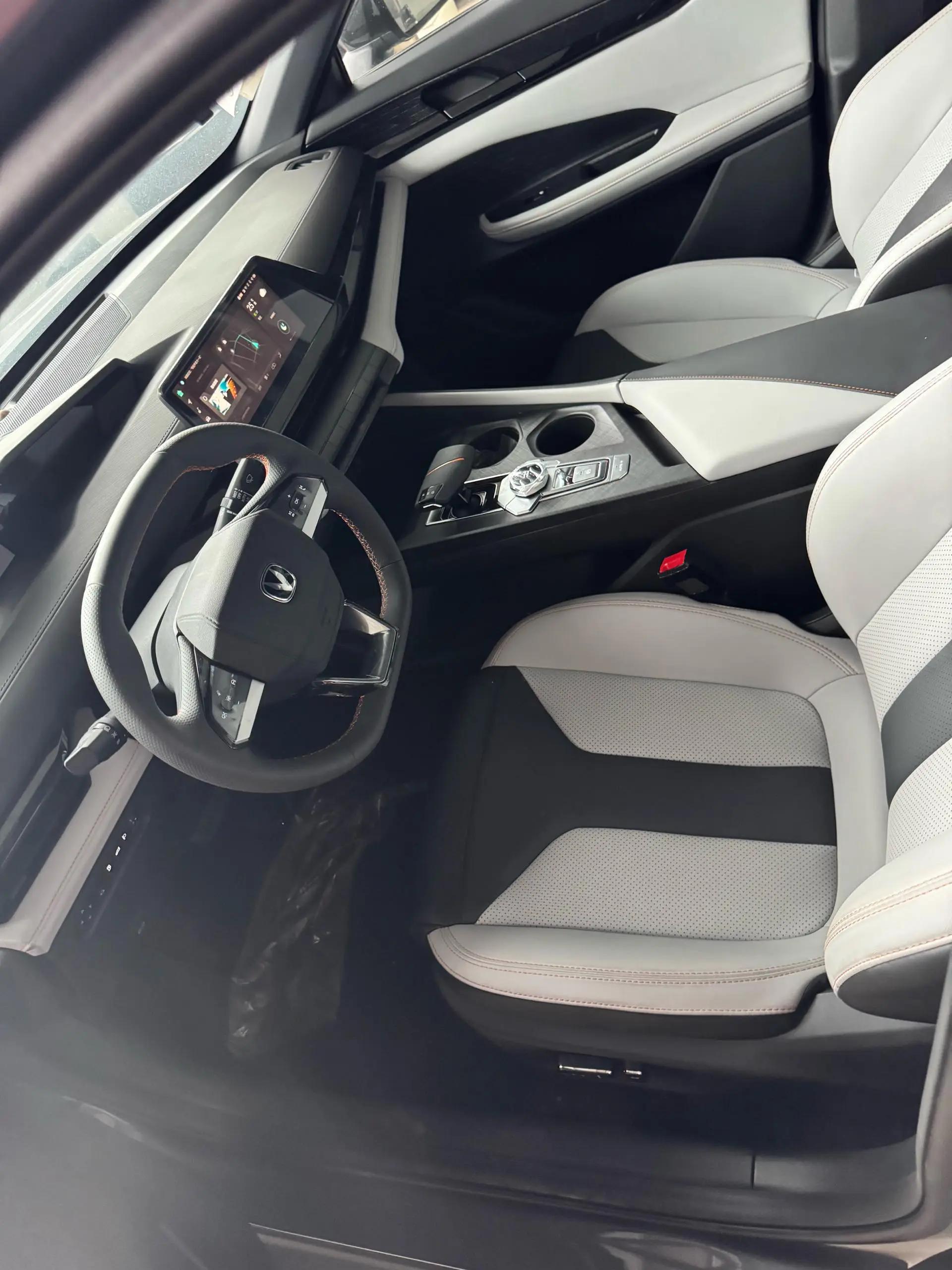 ChangAn 2024 UNI-V Smart Electric iDD 1.5 CVT Changan Blue Whale 136km Smart Fun Version Automatic 4
