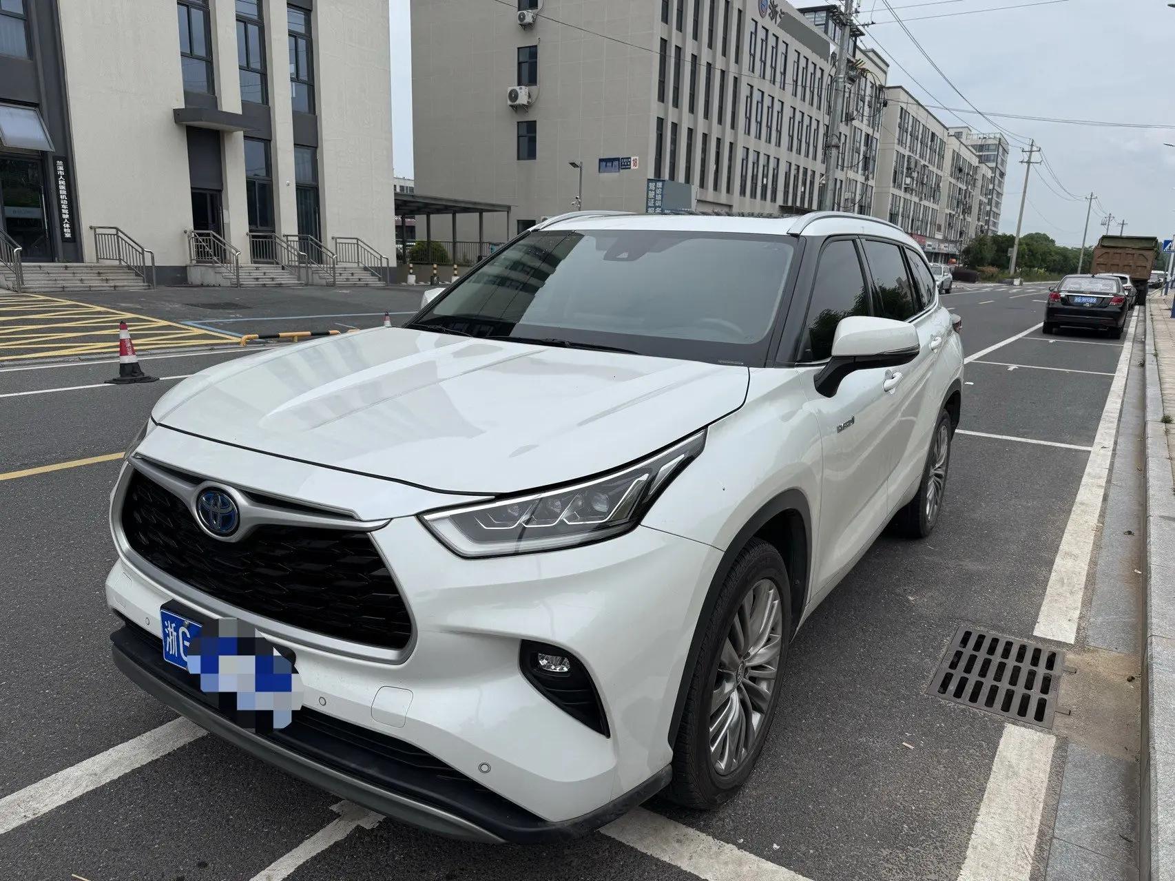 Highlander 2022 Dual Engine 2.5L 4-wheel Drive Premium Edition 7-seat