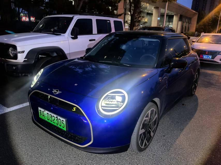 MINI NEW ENERGY 2024 COOPER SE ARTIST