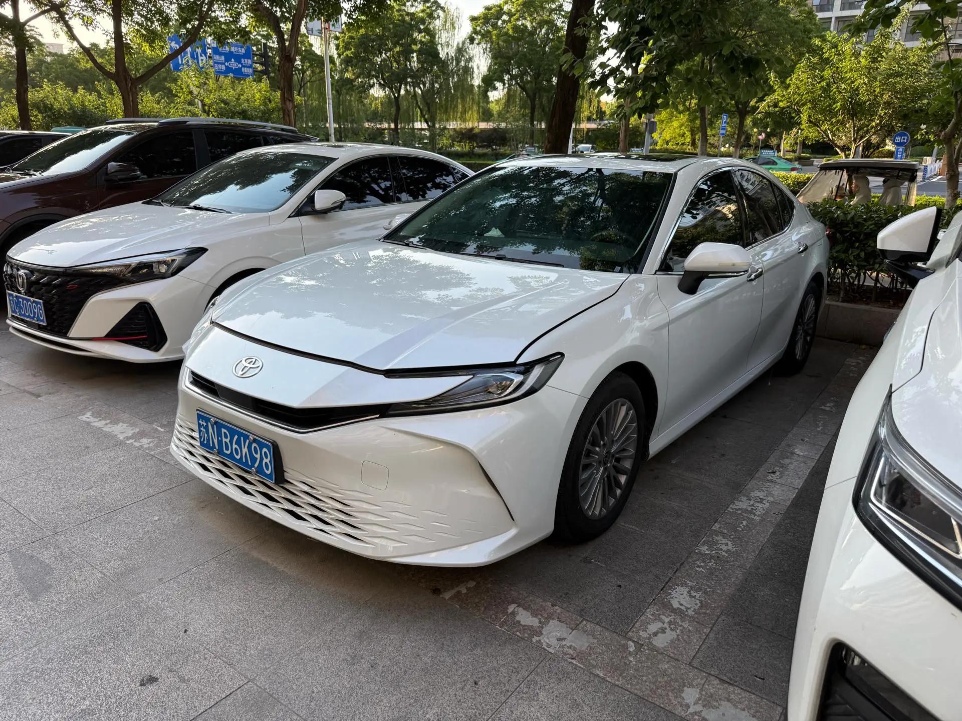 Открыть галерею: Toyota 2024 Camry 2.0GVP CVT Luxury Edition Automatic