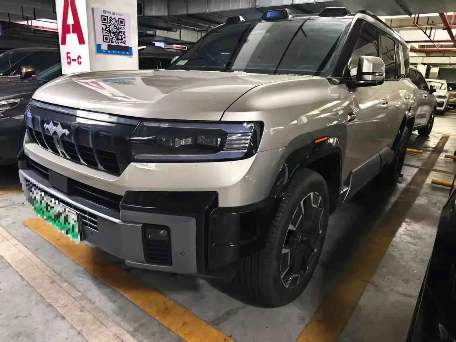 FangChengBao 2025 Leopard 8 2.0T Stepless Wisdom Deluxe Edition 7-seat Automatic Gear