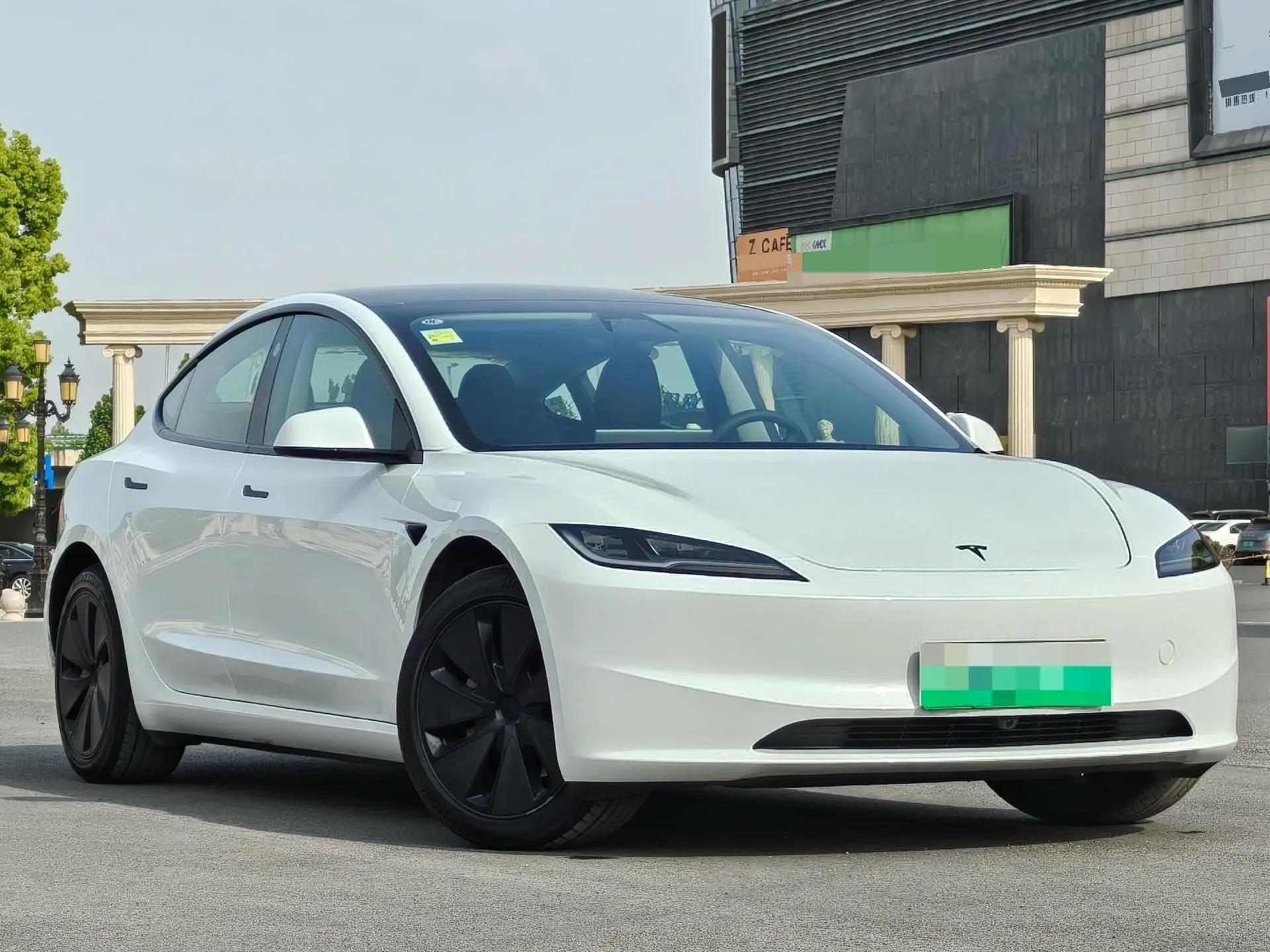 Tesla 2025 Model 3 Rear-Wheel Drive (Refreshed) Automatic 3