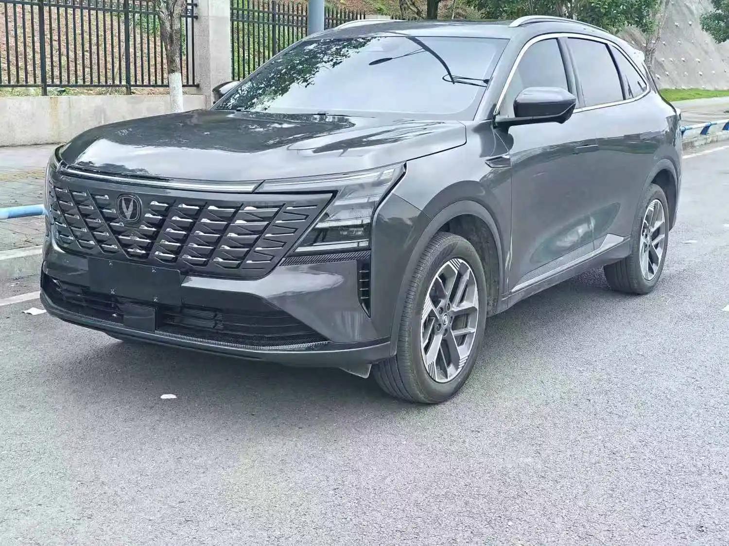 Открыть галерею: ChangAn 2025 CS75 PLUS 1.5T New Blue Whale Exclusive Automatic Gear
