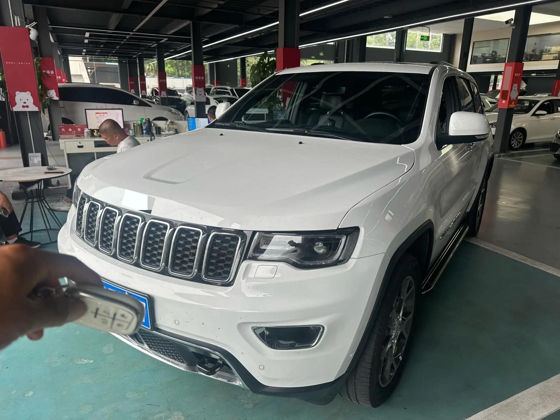 Открыть галерею: Grand Cherokee (Imported) 2021 3.0L 80th Anniversary Edition
