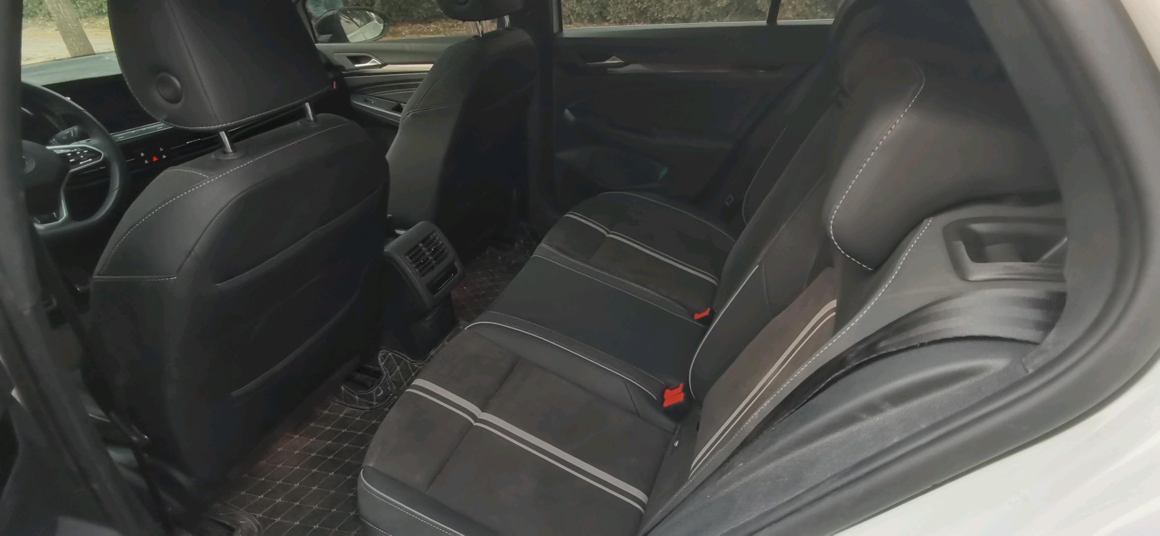 Volkswagen 2023 Golf 8 R-Line 1.4TSI 280TSI Automatic 6