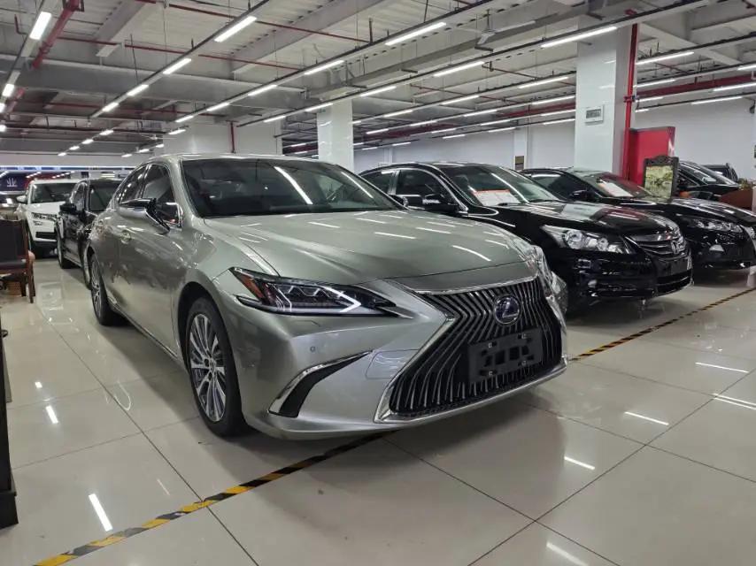 Lexus ES 2021 300h Prestige Edition 3