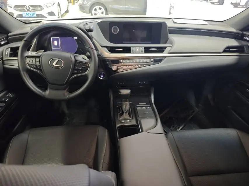 Lexus ES 2021 300h Prestige Edition 4