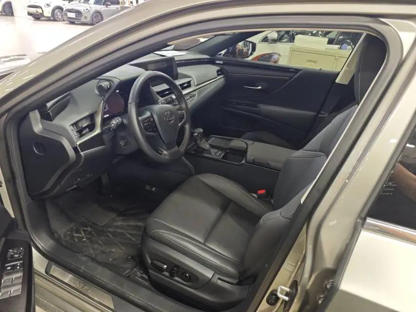 Lexus ES 2021 300h Prestige Edition 5