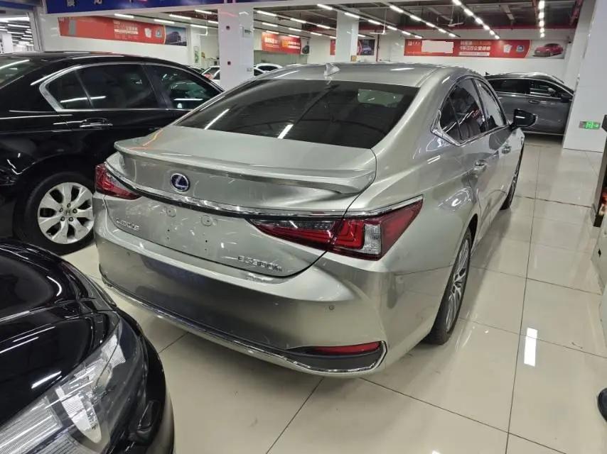 Lexus ES 2021 300h Prestige Edition 6