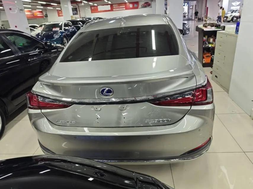 Lexus ES 2021 300h Prestige Edition 8