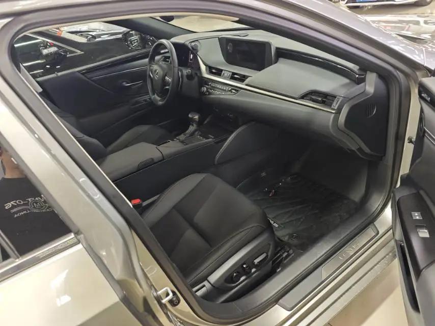 Lexus ES 2021 300h Prestige Edition 9