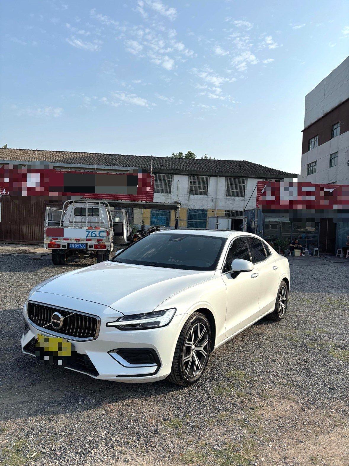 Volvo S60 2023 B4 Zhiyi Deluxe Edition