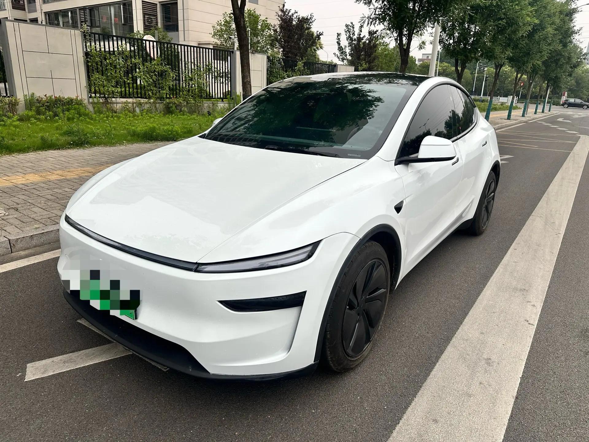 Tesla 2026 Model Y Rear-Wheel Drive Automatic