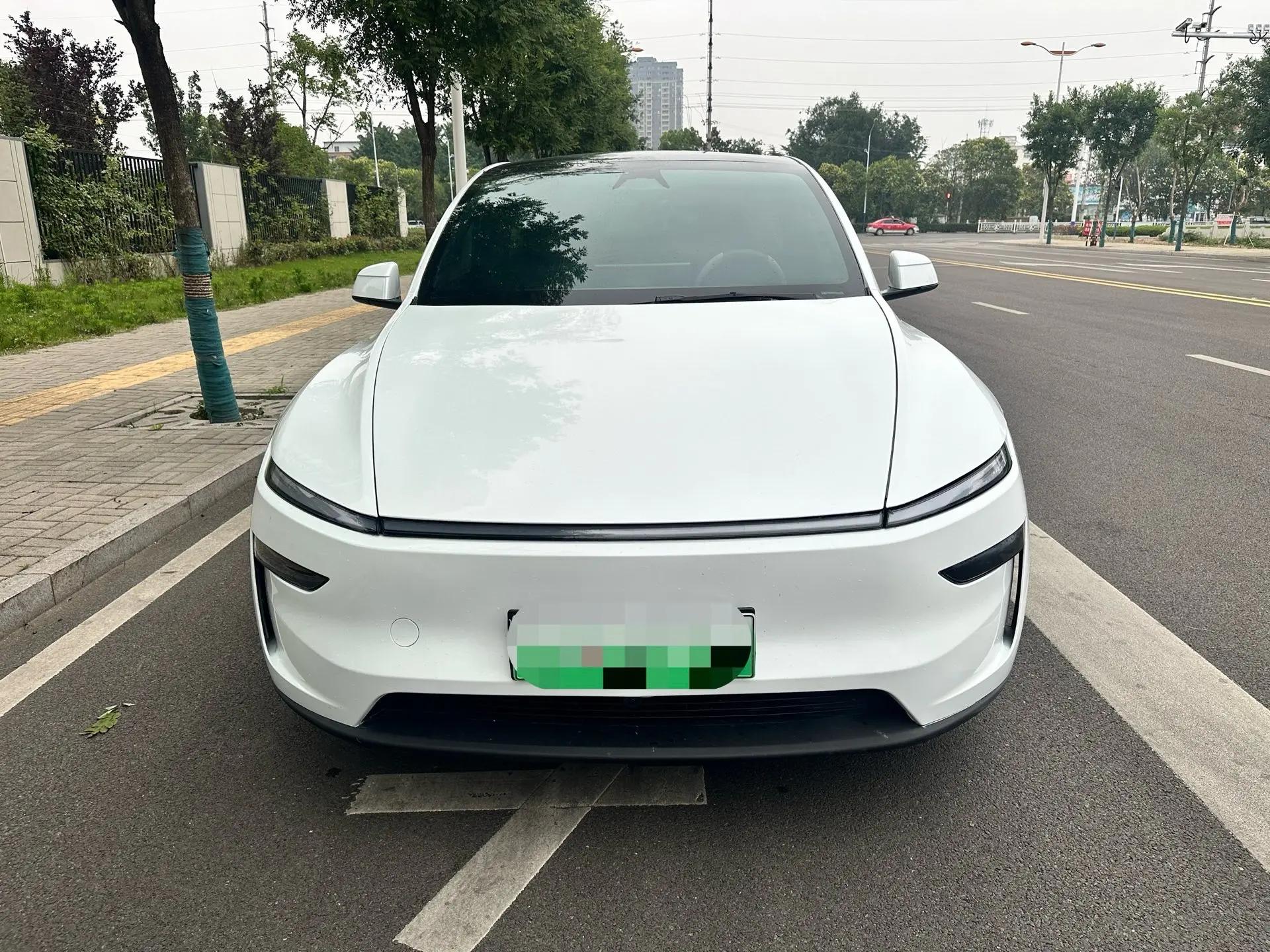 Tesla 2026 Model Y Rear-Wheel Drive Automatic 2