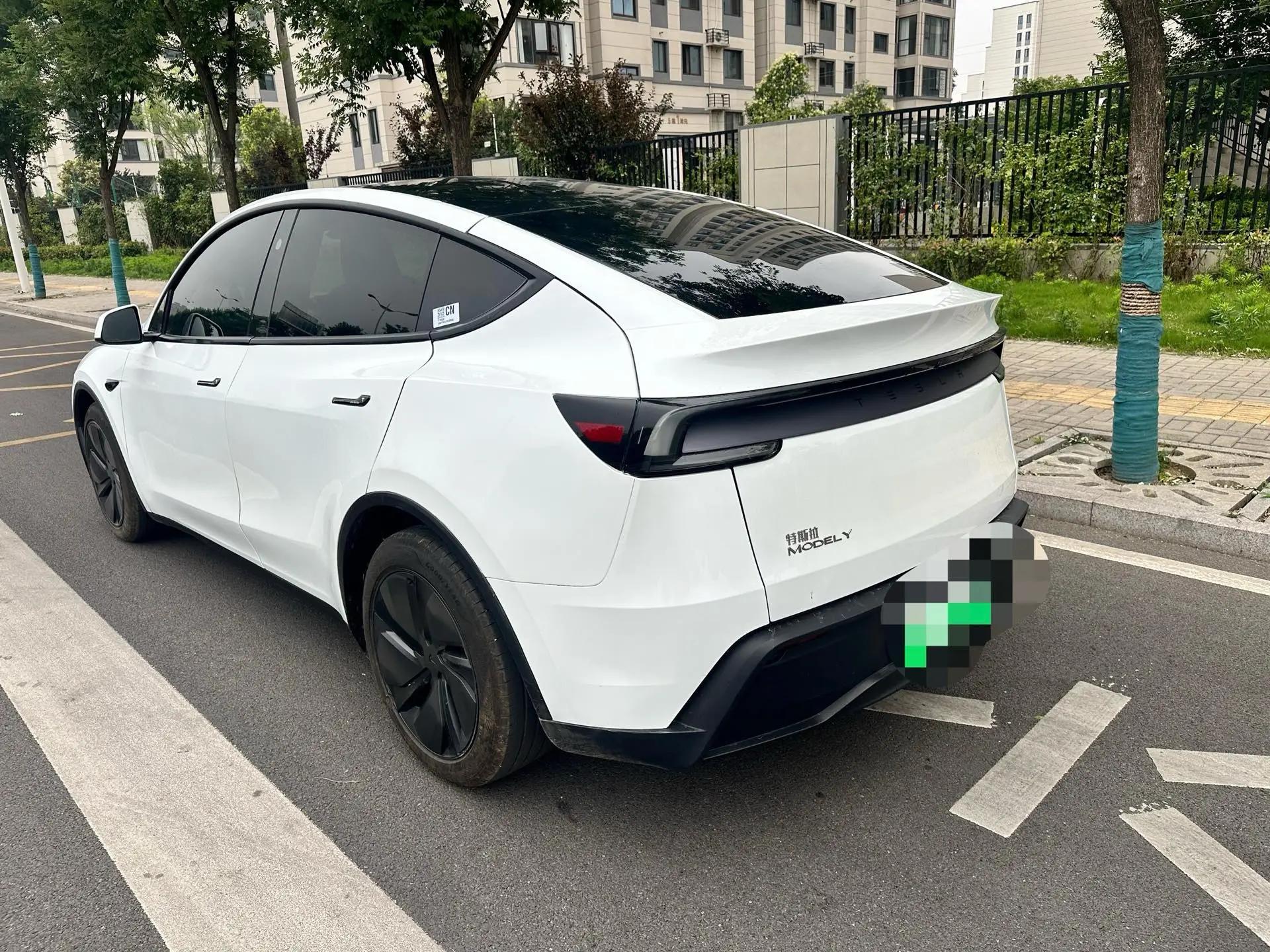 Tesla 2026 Model Y Rear-Wheel Drive Automatic 4