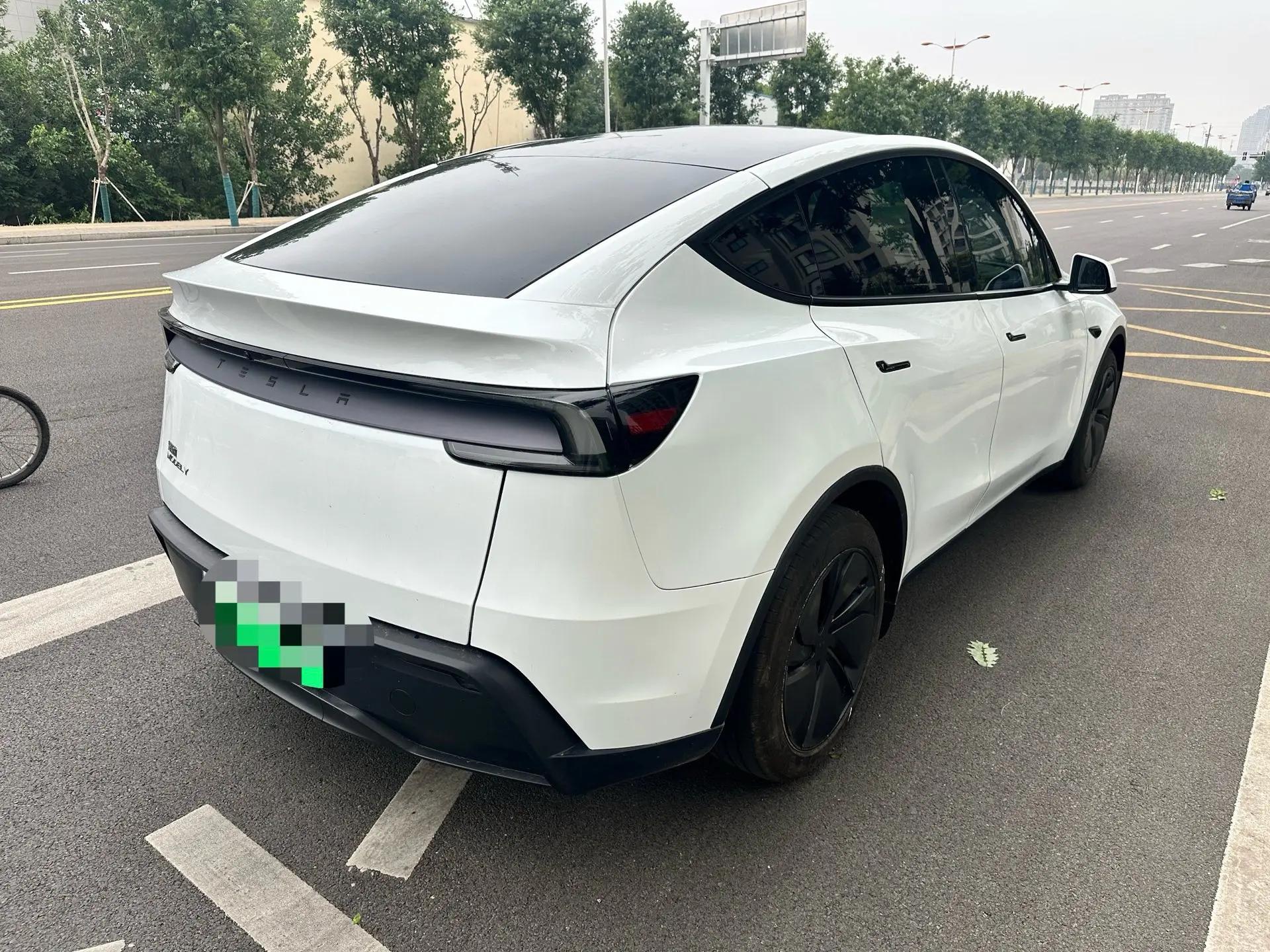 Tesla 2026 Model Y Rear-Wheel Drive Automatic 5
