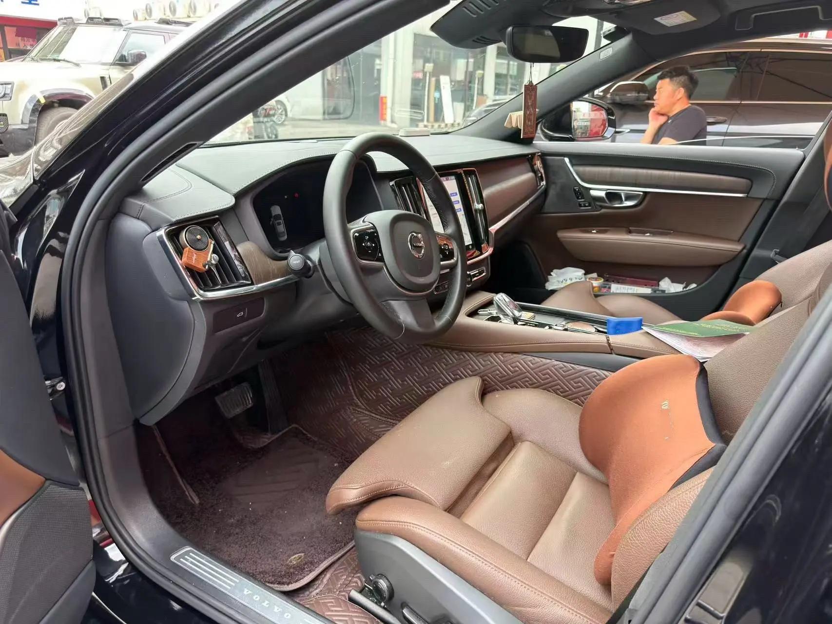 2025 Volvo S90 B5 Smart Luxury Edition 2