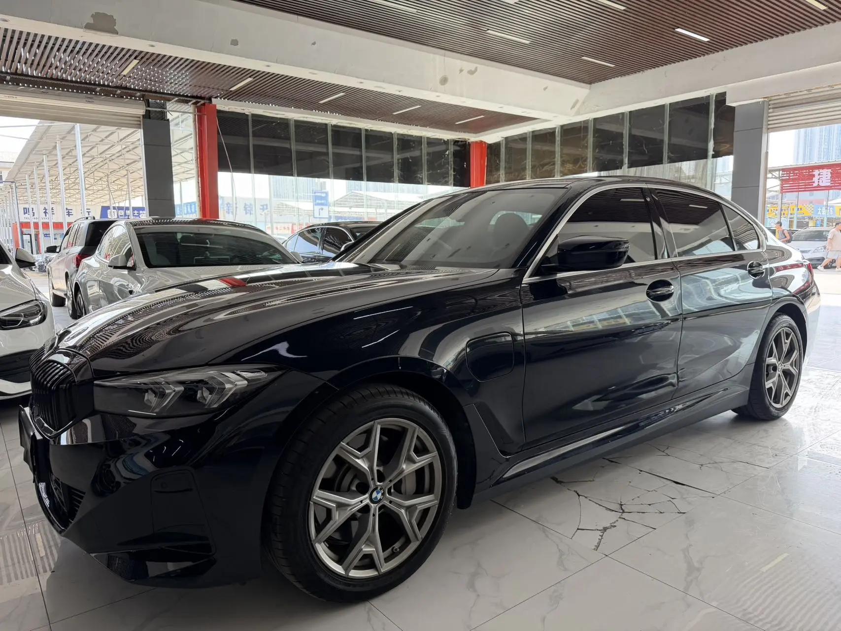 BMW 2025 i3 eDrive 35 L automatic gear