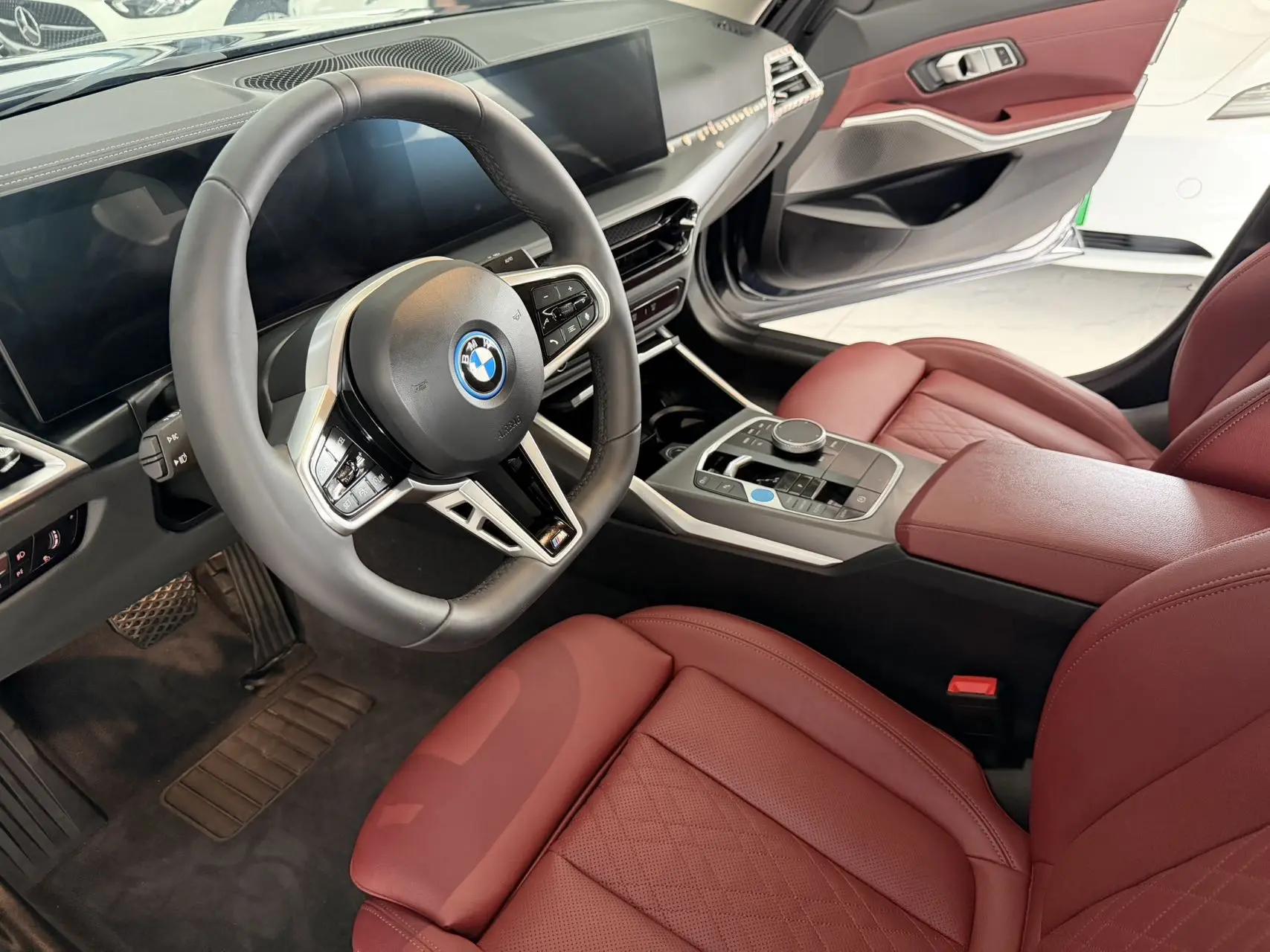 BMW 2025 i3 eDrive 35 L automatic gear 3