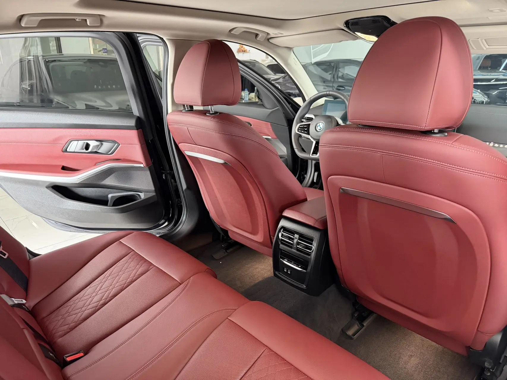 BMW 2025 i3 eDrive 35 L automatic gear 5