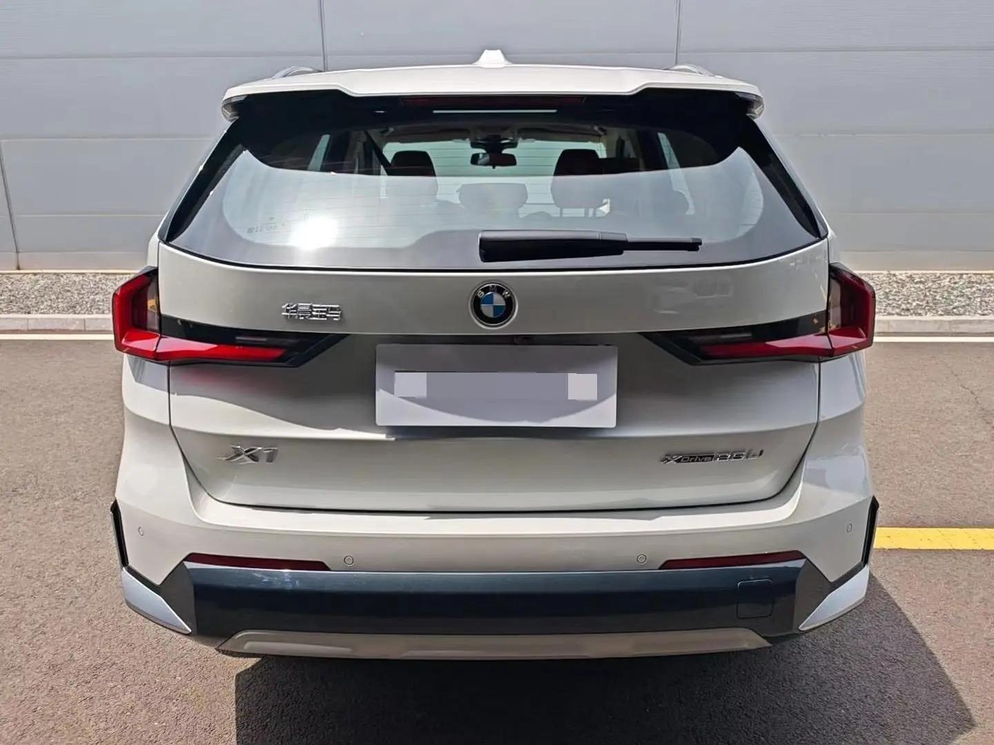 宝马 2025款 X1 xDrive25Li 2.0T X设计套装 自动挡 3