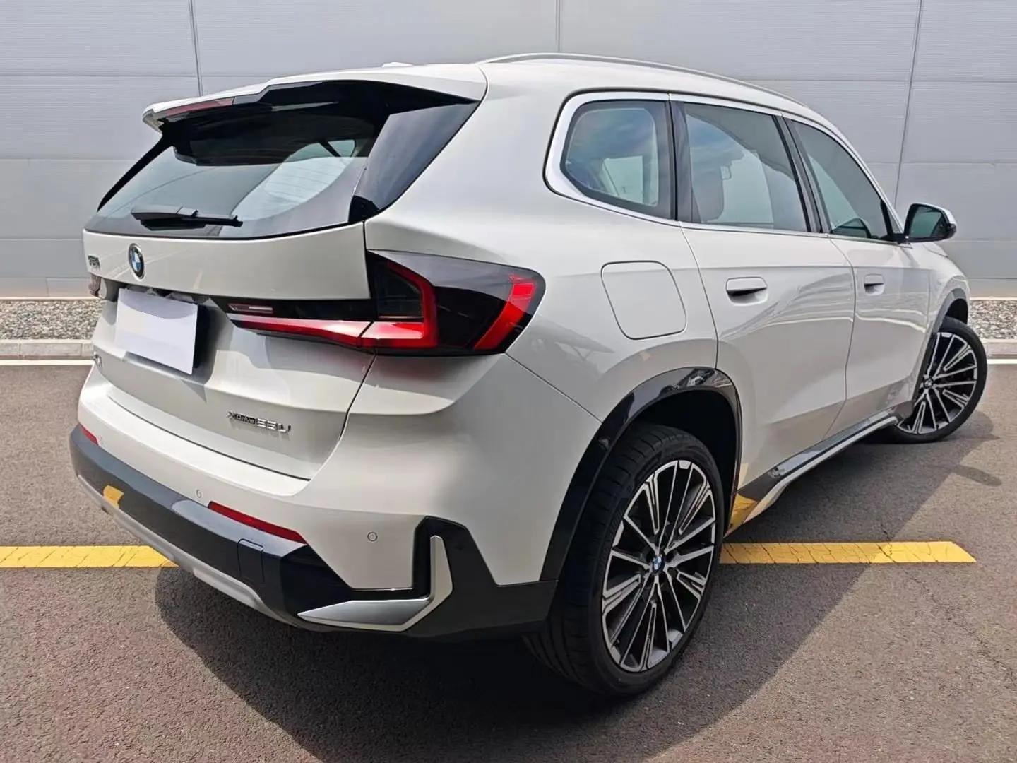 宝马 2025款 X1 xDrive25Li 2.0T X设计套装 自动挡 4