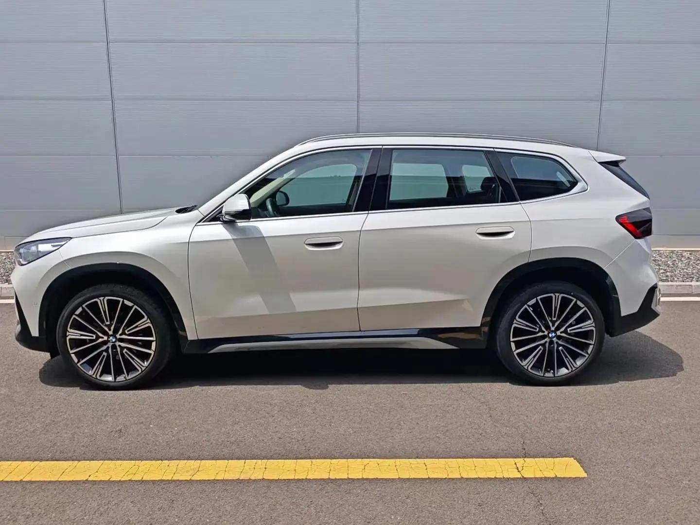 宝马 2025款 X1 xDrive25Li 2.0T X设计套装 自动挡 5