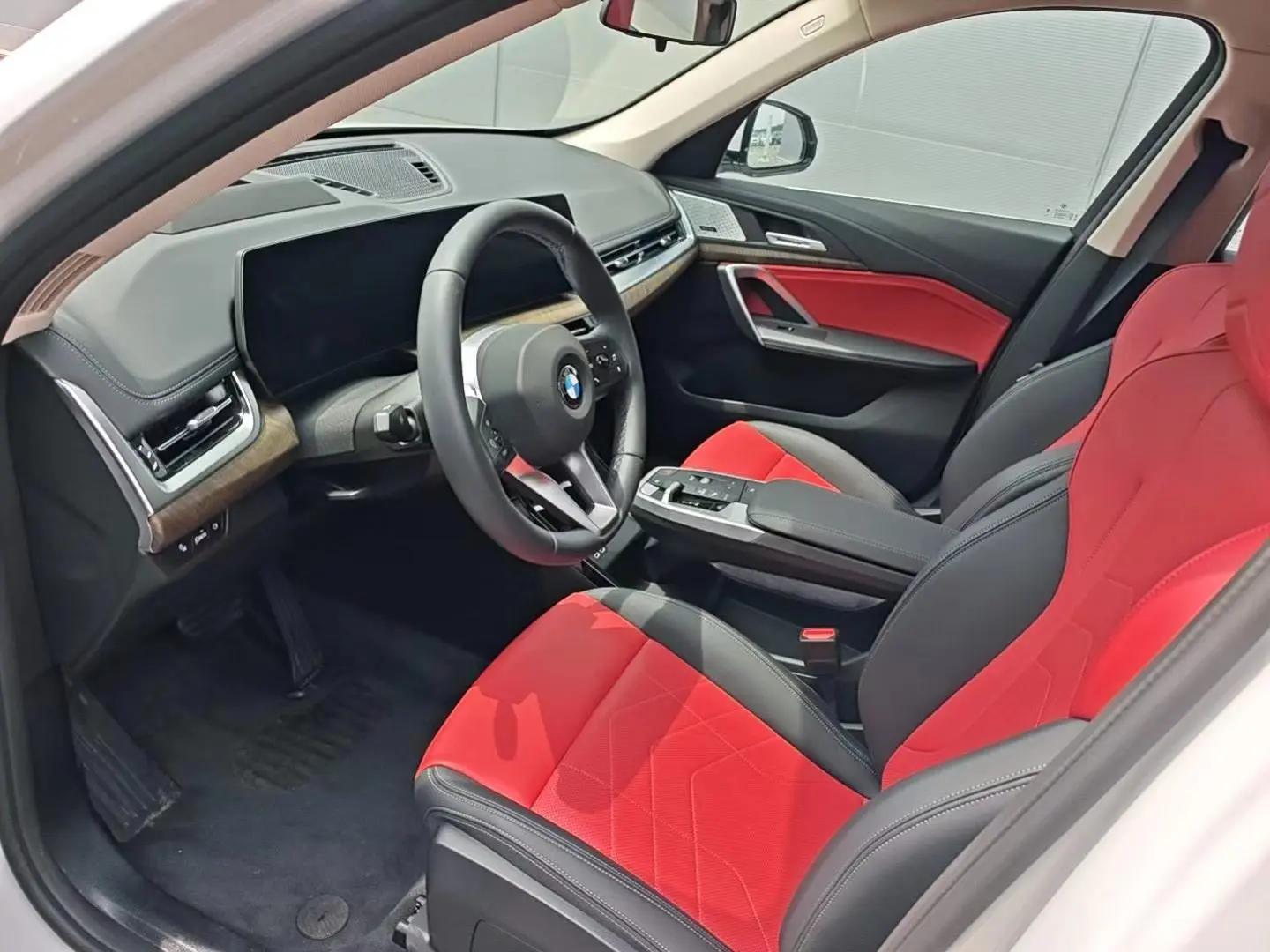 宝马 2025款 X1 xDrive25Li 2.0T X设计套装 自动挡 6