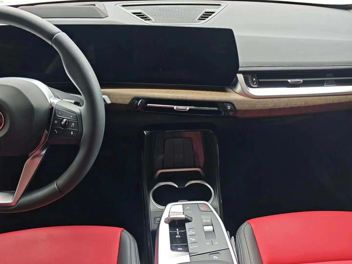宝马 2025款 X1 xDrive25Li 2.0T X设计套装 自动挡 7