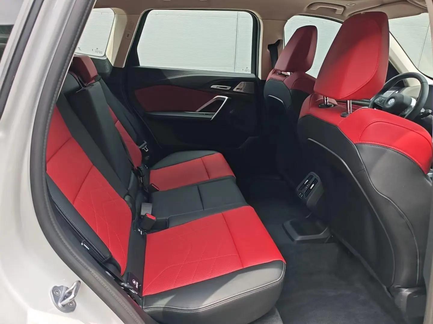 宝马 2025款 X1 xDrive25Li 2.0T X设计套装 自动挡 9