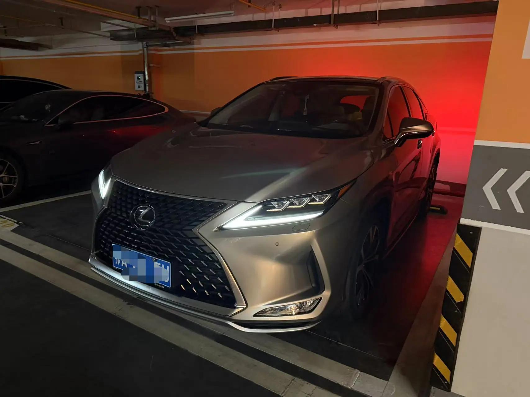 Lexus RX 2020 300 four-wheel drive elegant version of the national v