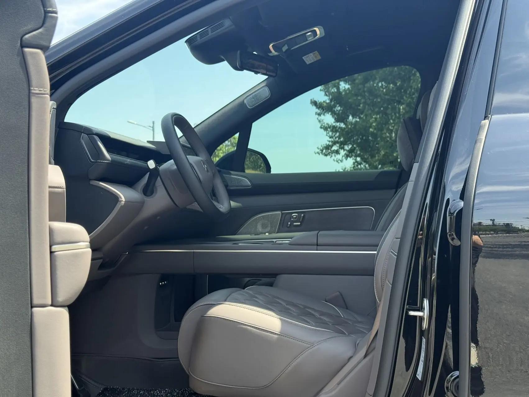 NIO 2026 ES8 6-Seater Executive Luxury Edition Automatic 2